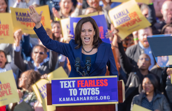 Harris Wows Oakland in Prez Campaign Launch