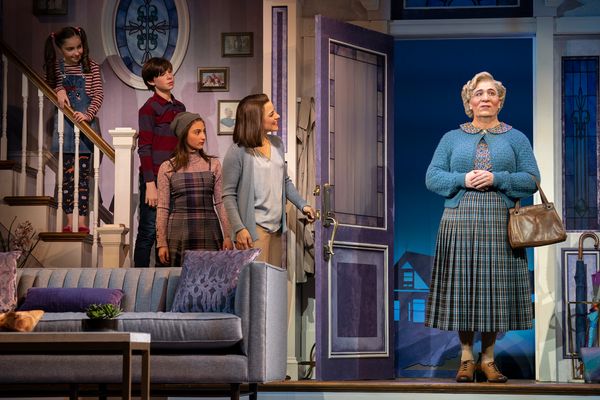 Rob McClure Makes Broadway's 'Mrs. Doubtfire' Worth Seeing