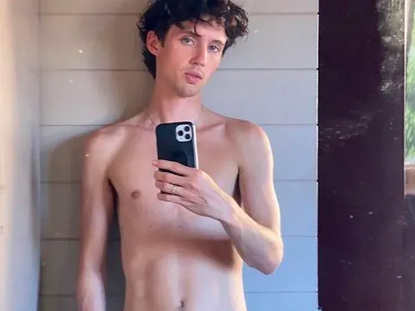 10 Times Pop Star Troye Sivan Got Our Attention on Social Media