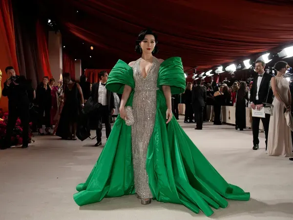 Oscars Fashion: Fan Bingbing, Angela Bassett Regal in 2 Ways