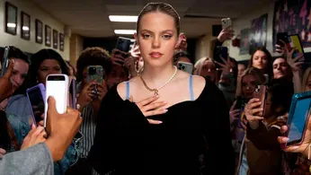 The New 'Mean Girls' Regina George Is a Lesbian?