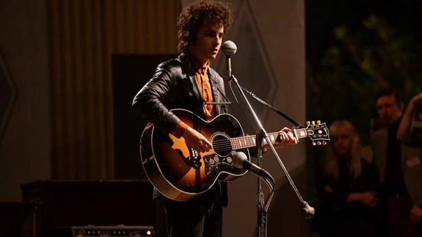 How Timothée Chalamet Transformed into Bob Dylan 