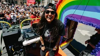 Avi Sic, EDGE Media Network, & Chicago PrideFest Say: Don't Get Down – SHAKE IT DOWN!