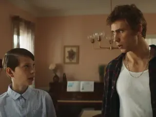 ‘Griffin in Summer’ – Teen crush tale takes a wildly witty edge