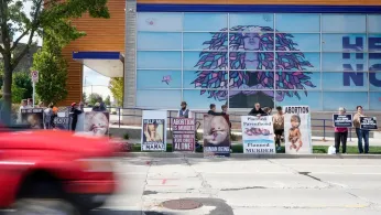 Wisconsin Planned Parenthood Resumes Offering Abortions After a Nearly Monthlong Pause